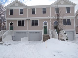 82 Finch Ct, South Burlington, VT 05403