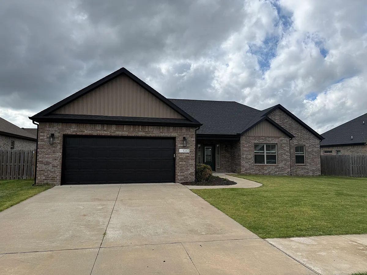Building Photo - 1013 Laux Ln