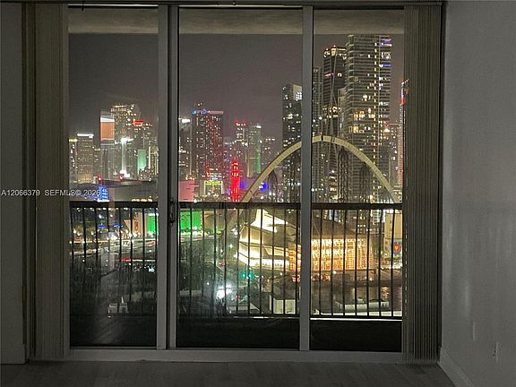 4th image of 1750 N Bayshore Dr APT 2810