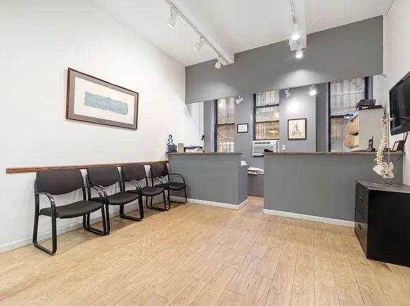 235 E 49th St, New York, NY 10017