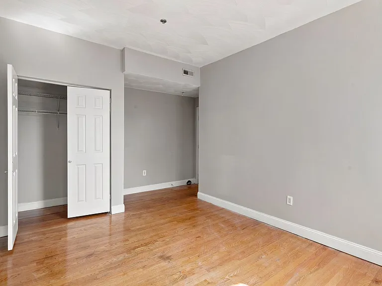 179-185 Chestnut Street — Photo 11