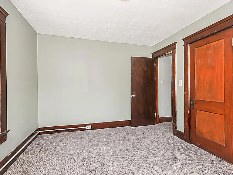 275 E York St — Photo 19