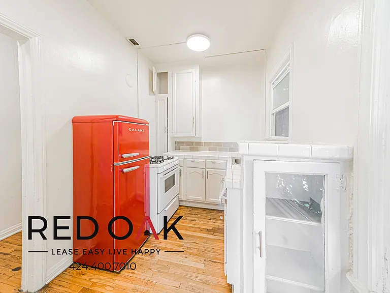 836 Sanborn Ave #315 — Photo 2