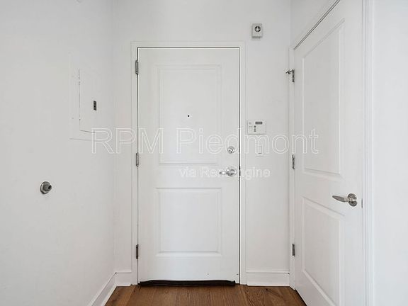 4th image of 44 Peachtree Pl NW Unit 1324