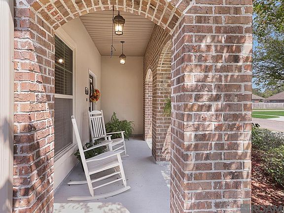 3rd image of 18341 Sunset Park Dr