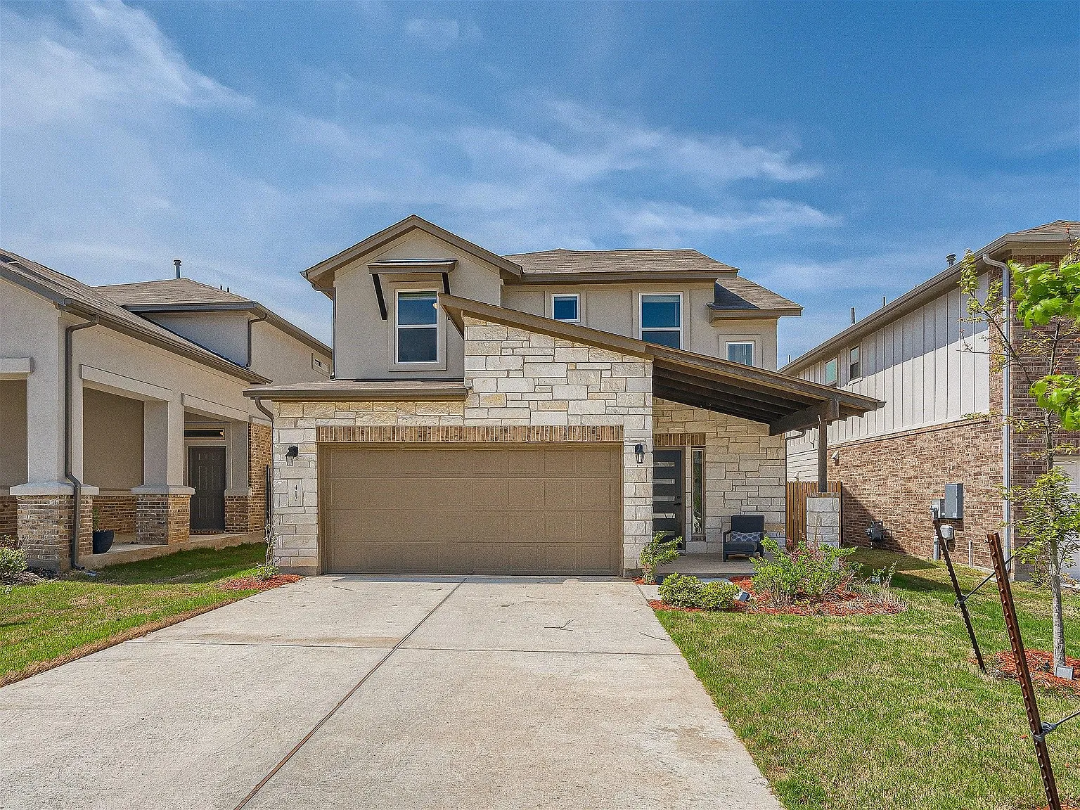4 bed, 2.5 bath, 2116 sqft, $2,200 — Photo 1