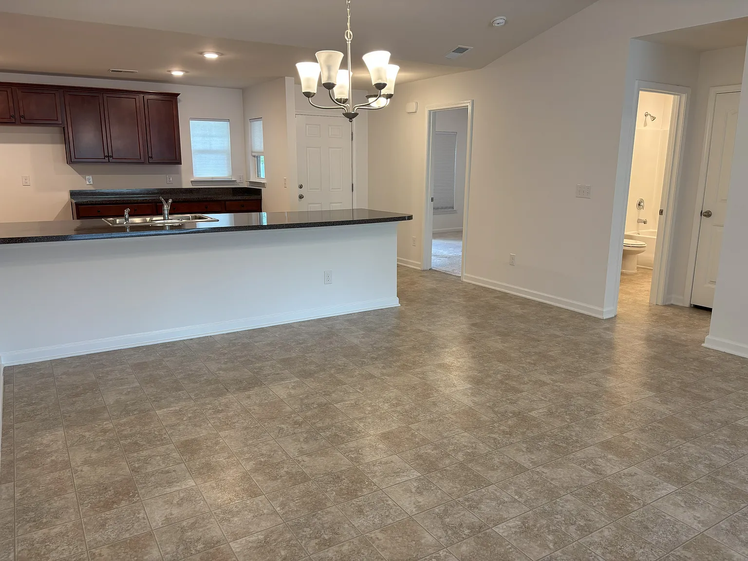 3 bed, 1763 sqft, $2,150 — Photo 3