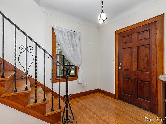3rd image of 23 Alten Ave NE