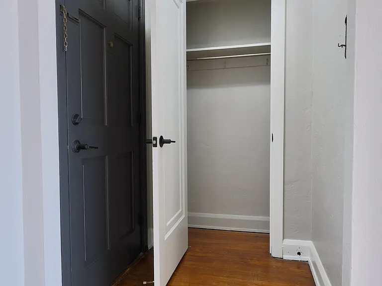 Apartments On Academy — Photo 14