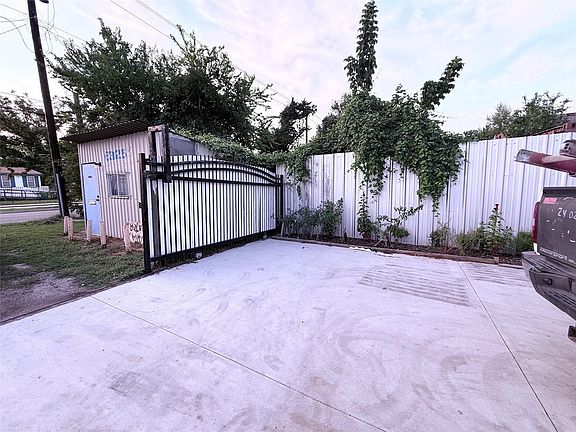 3rd image of 6325 Cullen Blvd