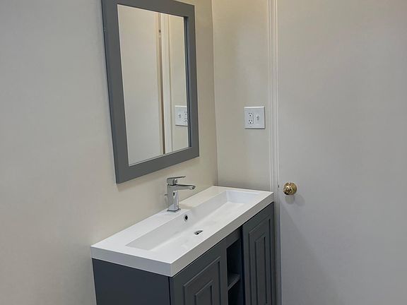 4th image of 1633 N Laurel Ave #110