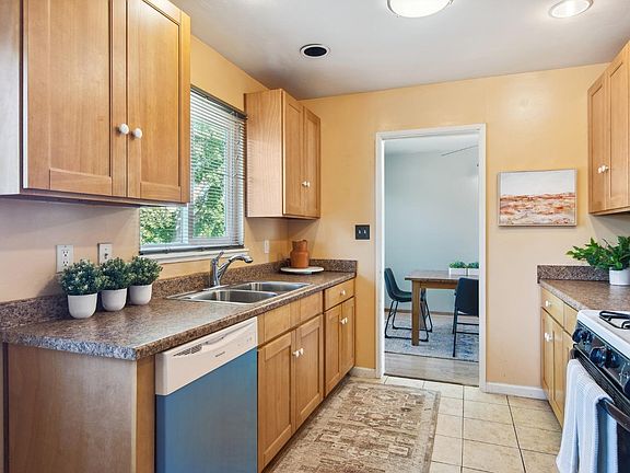 2nd image of 313 Mesa Verde Street