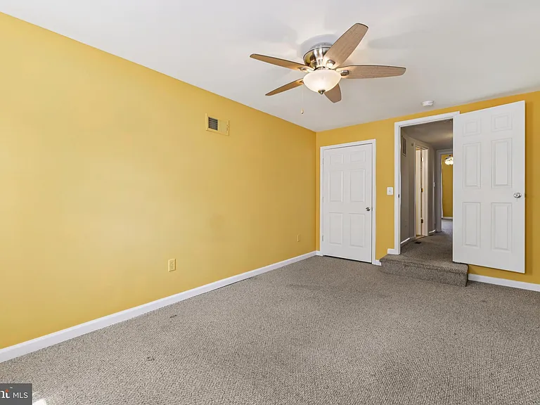49 E Heath St — Photo 32