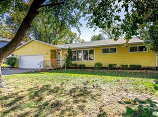 1607 Skyline Dr, Bettendorf, IA 52722