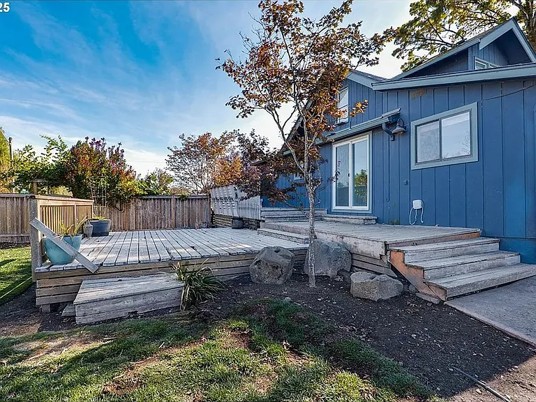 1021 Deal St — Photo 29