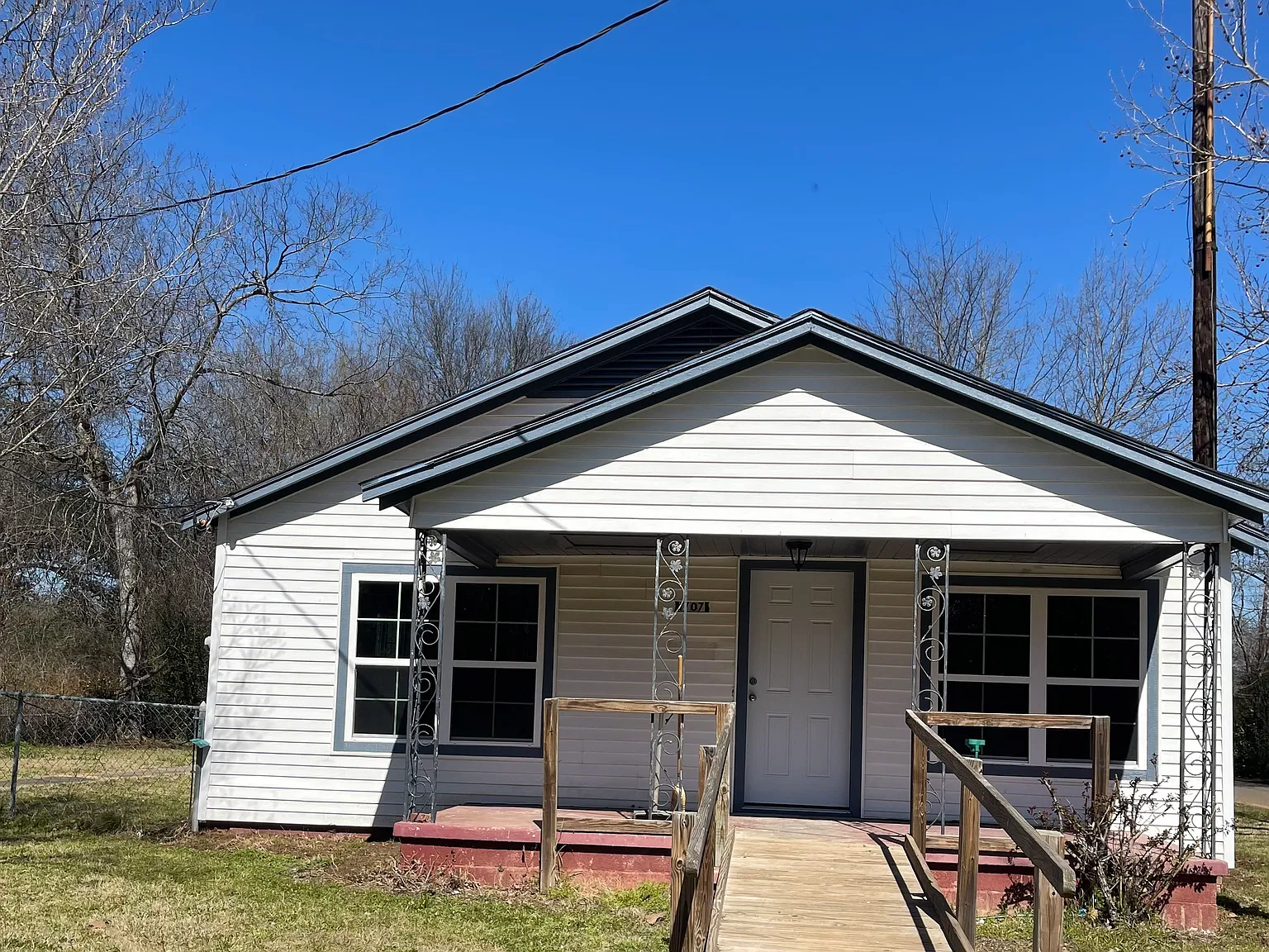 1707 N Longview St — Photo 1