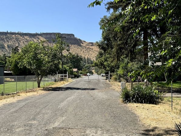 Irvine St W, The Dalles, OR 97058