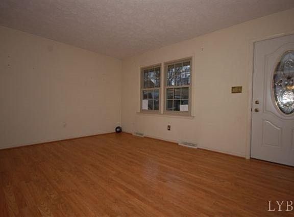 4th image of 212 W Bethel Dr