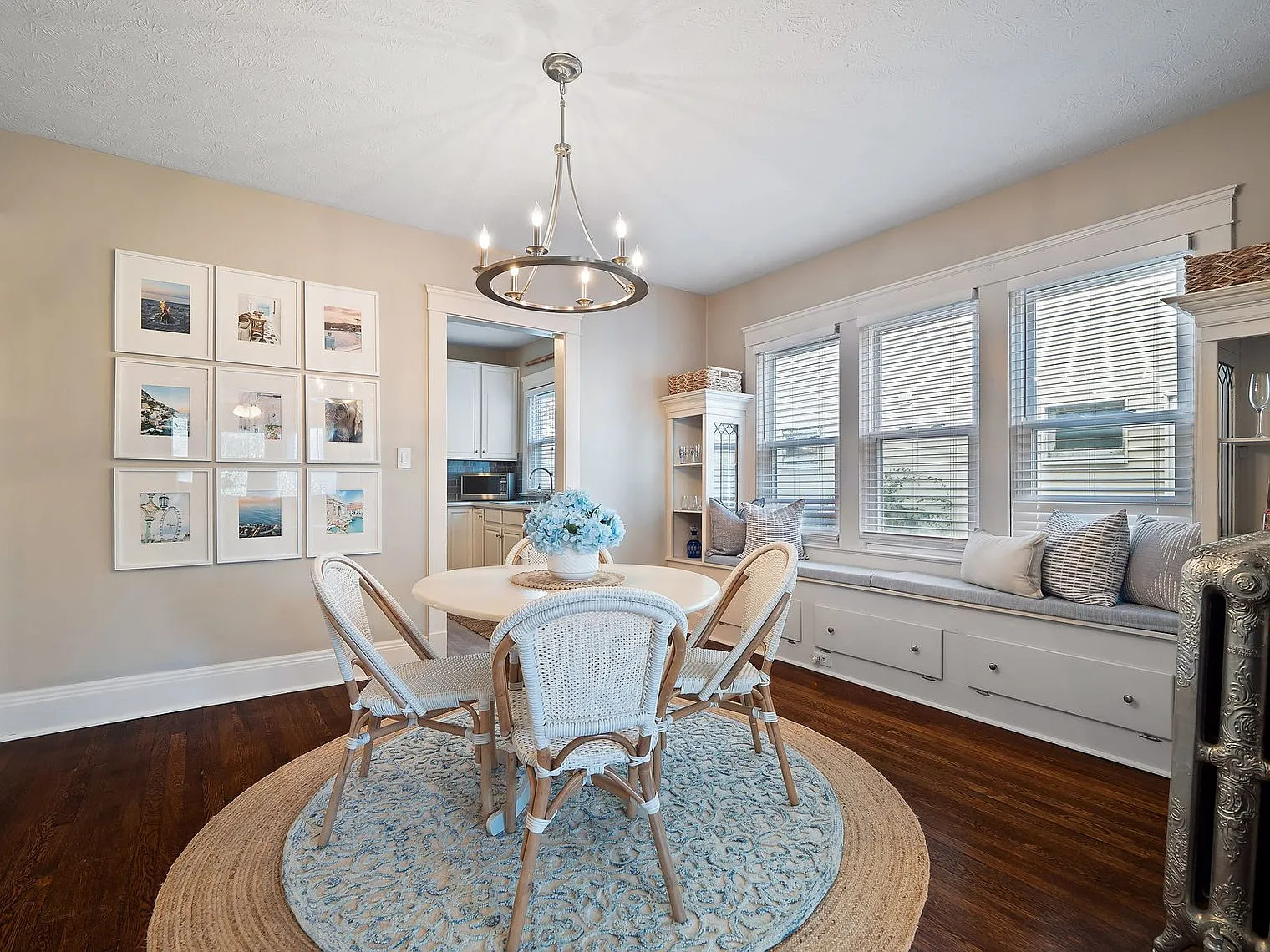 2 bed, 1.0 bath, 990 sqft, $2,504 — Photo 4