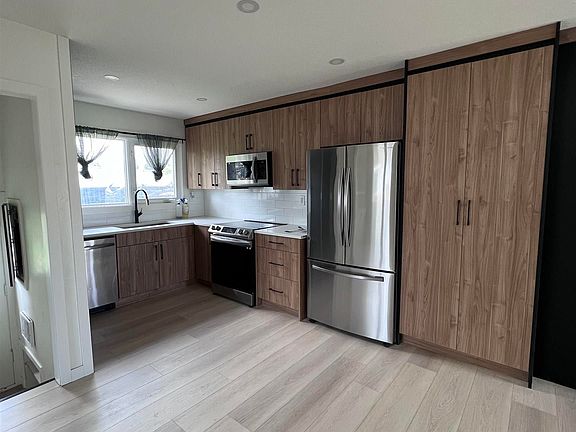 4th image of 11911 133rd Ave NW