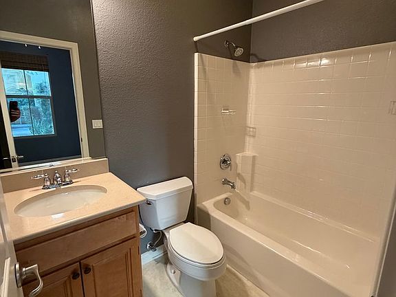 4th image of 2612 Escala Cir
