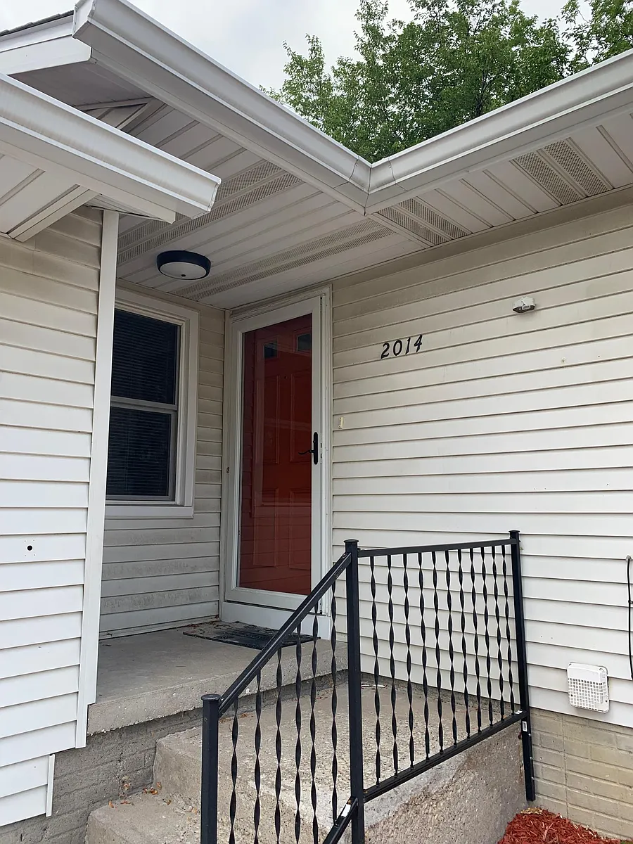 Building Photo - 2014 E 38th Street Pl