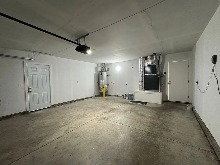 2047 Deauville Dr — Photo 25