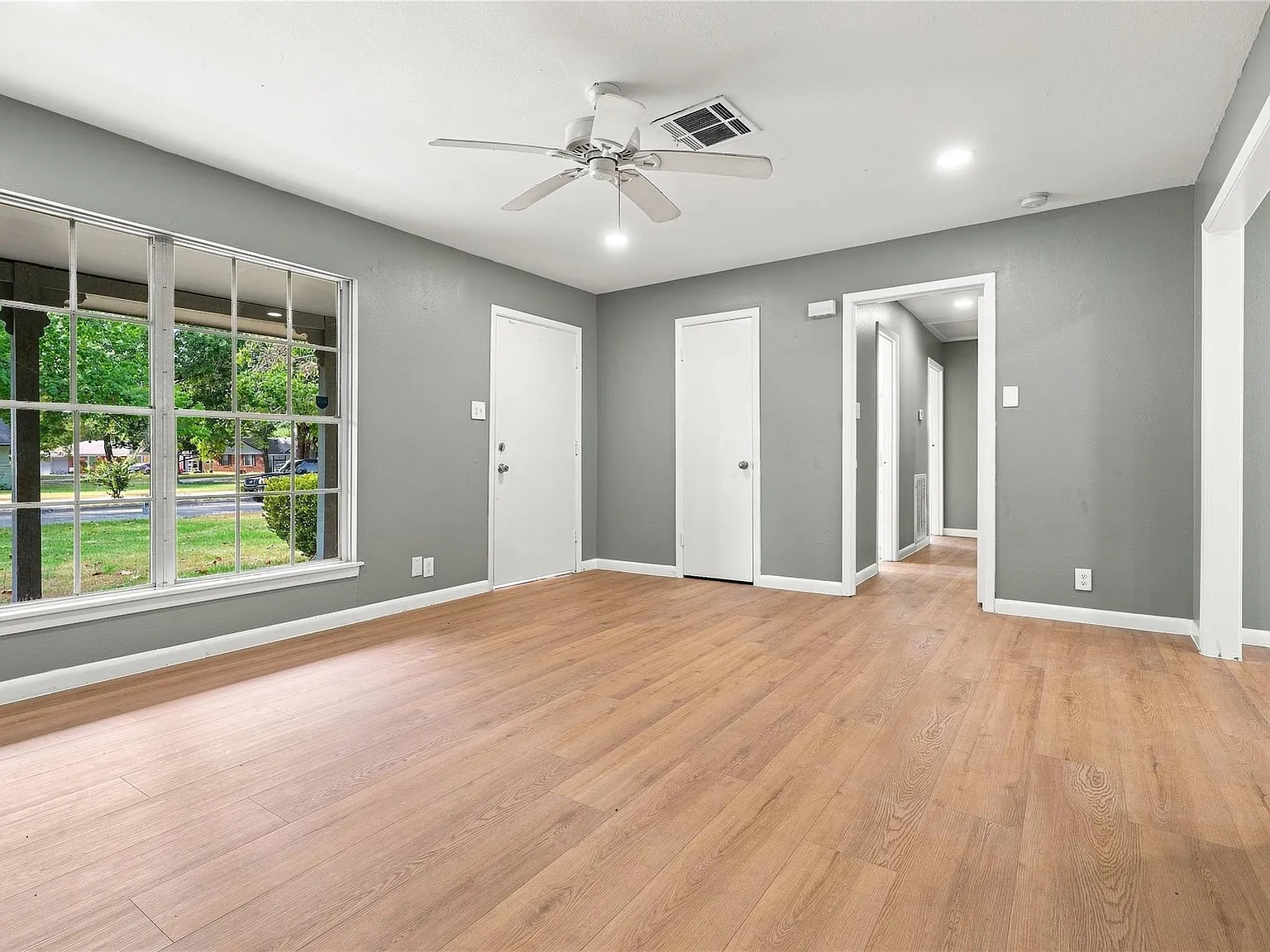 3 bed, 1.5 bath, 1141 sqft, $1,800 — Photo 4