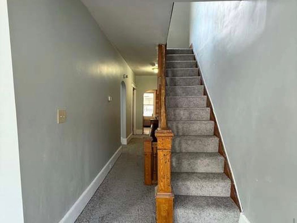1st image of 405 E Market St #B