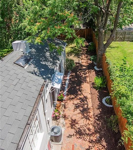 512 W Marshall St #B — Photo 6