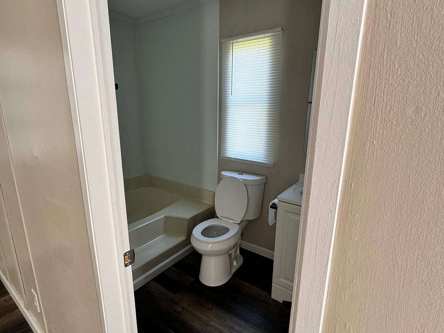3 bed, $1,100 — Photo 3