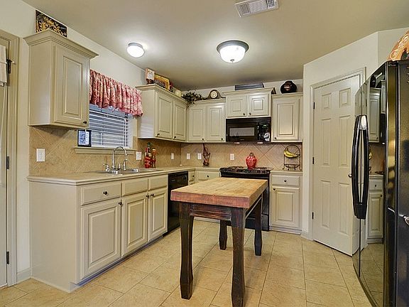 4th image of 12257 Greenbriar Dr