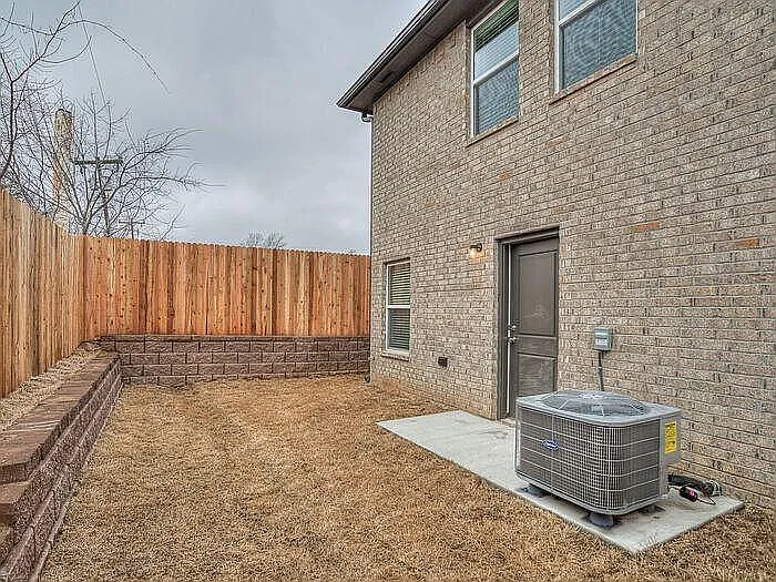 12002 Rhya Ln — Photo 30