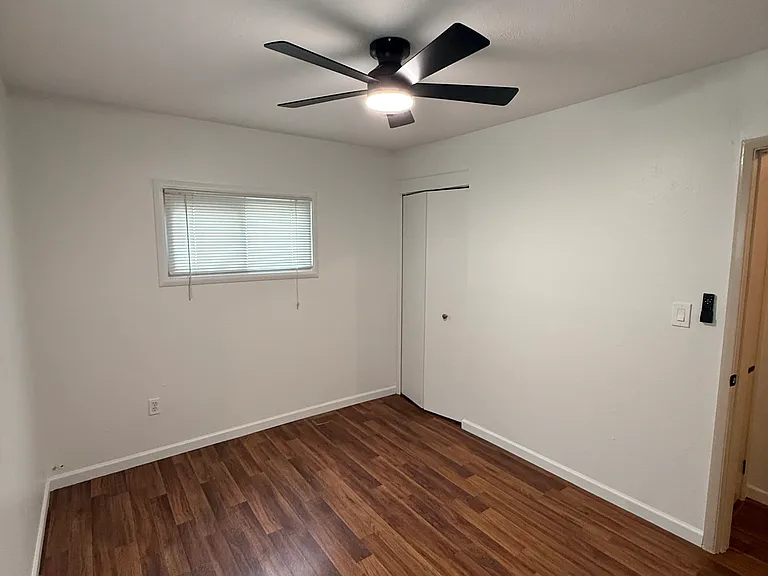 1004 Elm St — Photo 17