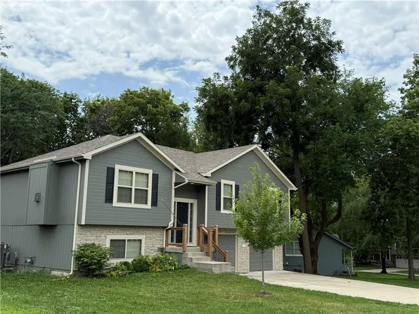 623 Autumn Dr, Belton, MO 64012