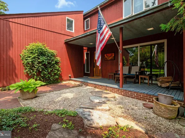 311 Chestnut St, Falls Church, VA 22046