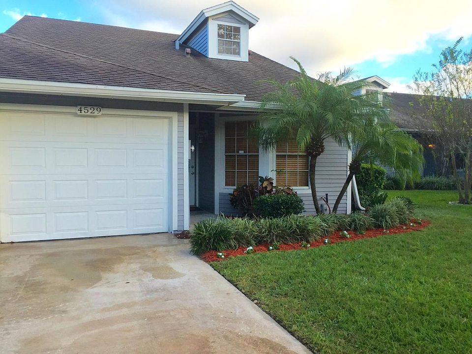 house is great end unit.