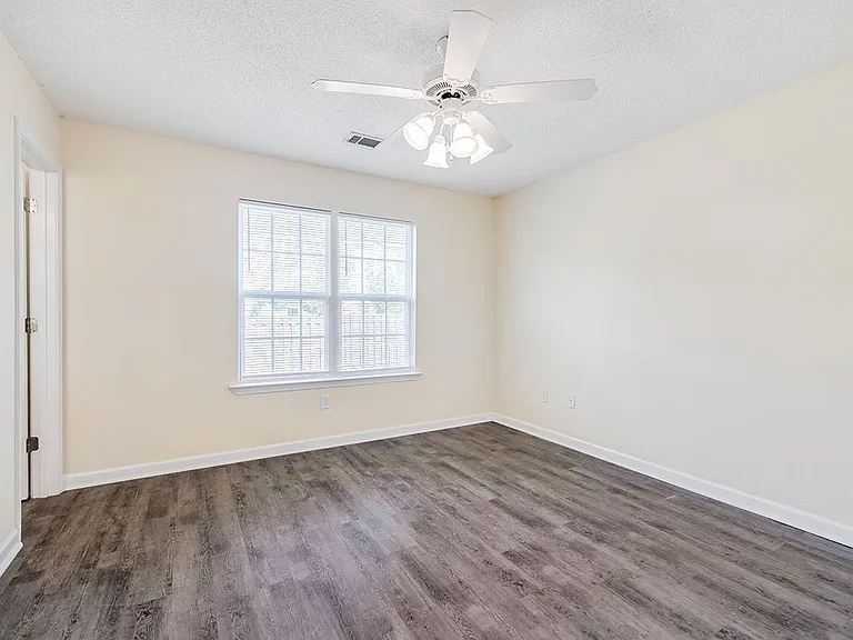 106 Mustang Dr — Photo 14