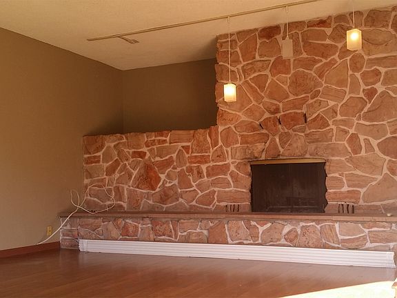 4th image of 1963 Valley Dr