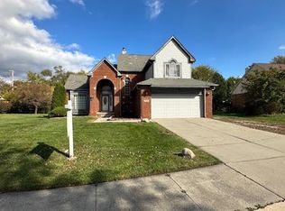 750 Clairpointe Woods Dr, Detroit, MI