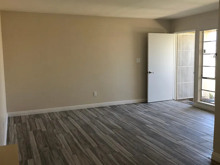 756 Jefferson Ave #B — Photo 4