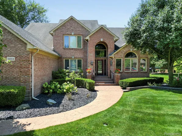 11244 Embassy Ct, Shelby Township, MI 48315