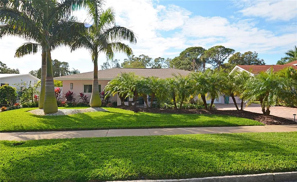 3 bed, 4.0 bath, 2324 sqft, $4,500 — Photo 2