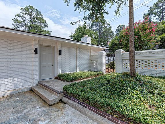 4th image of 2748 Camille Dr