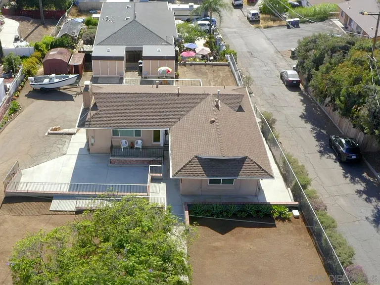 1628 Helix St — Photo 12