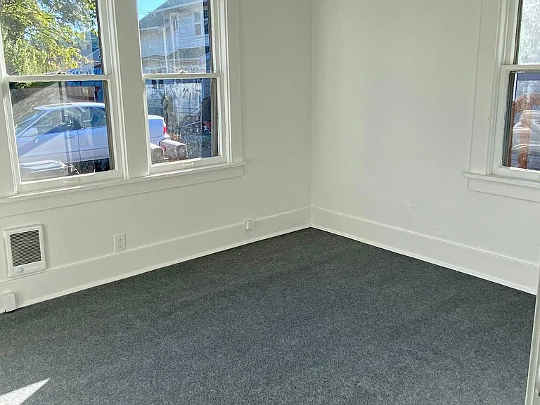 107 W Alder St — Photo 11