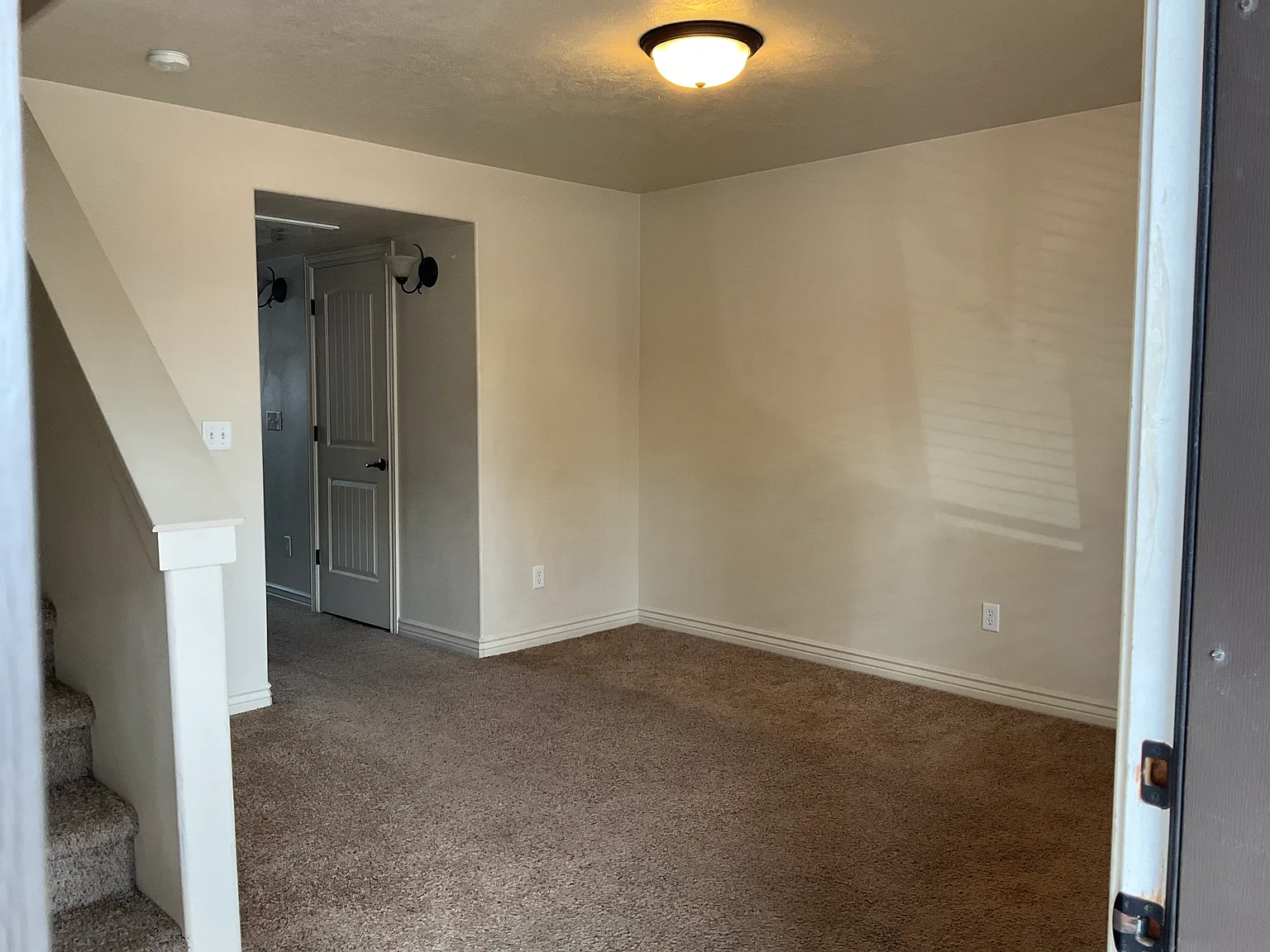 446 W 6 S — Photo 4