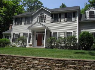 4 Wyndemere Ct, Cheshire, CT 06410