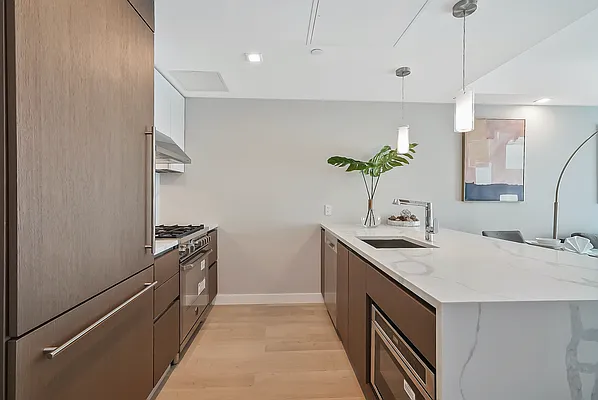 Rented by Chase Global Realty Corp | media 9