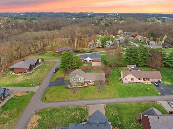 3rd image of 25 Timberwood Dr